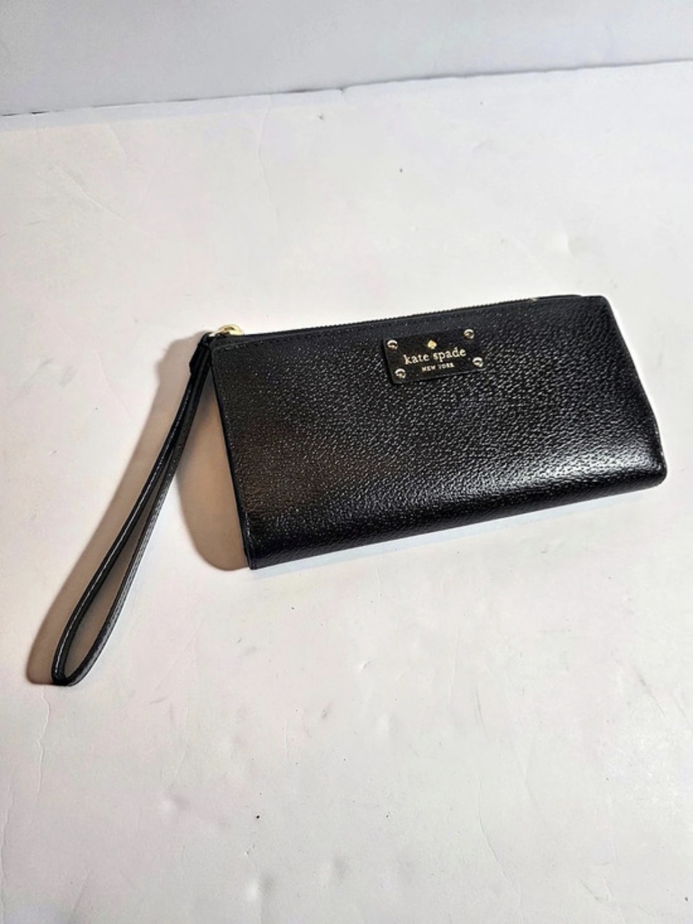 Kate Spade Zip Around Wristlet Wallet in Black
